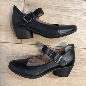 Dansko Roxanne  with Comfort Features